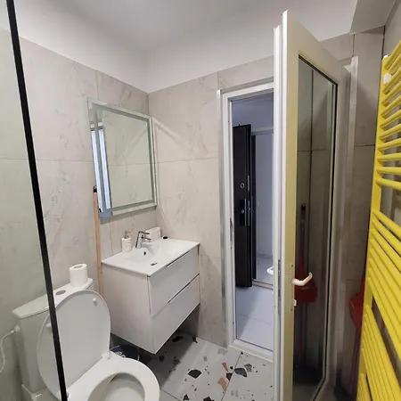 Apartman 33 In The Sea